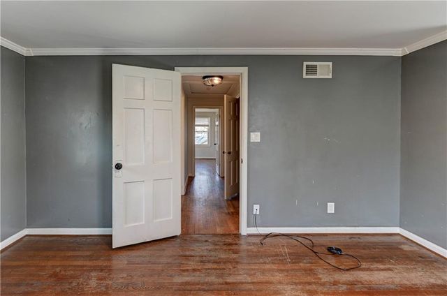 5300 Sycamore Drive, Roeland Park, KS 66205