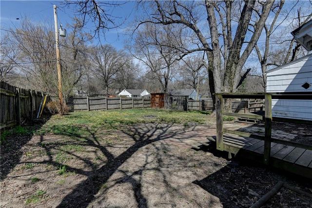 5300 Sycamore Drive, Roeland Park, KS 66205