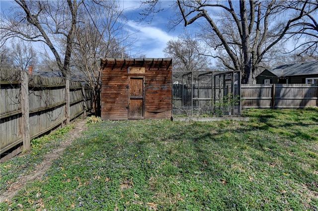 5300 Sycamore Drive, Roeland Park, KS 66205
