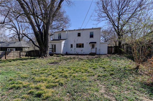 5300 Sycamore Drive, Roeland Park, KS 66205