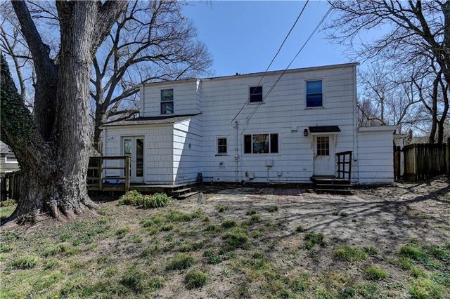 5300 Sycamore Drive, Roeland Park, KS 66205