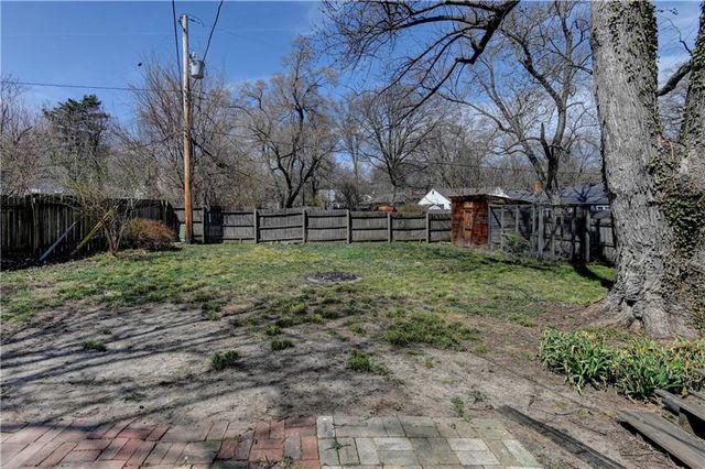5300 Sycamore Drive, Roeland Park, KS 66205