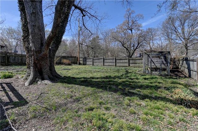 5300 Sycamore Drive, Roeland Park, KS 66205