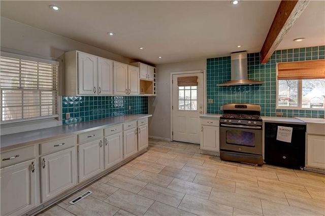 5300 Sycamore Drive, Roeland Park, KS 66205