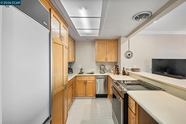 2 Panoramic Way 304, Berkeley, CA 94704