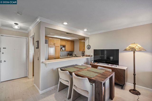 2 Panoramic Way 304, Berkeley, CA 94704