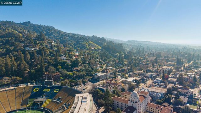 2 Panoramic Way 304, Berkeley, CA 94704