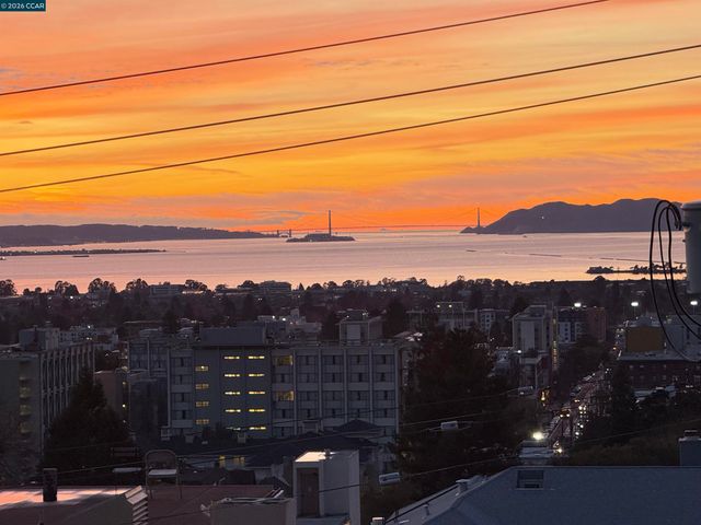 2 Panoramic Way 304, Berkeley, CA 94704