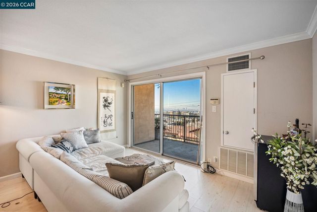 2 Panoramic Way 304, Berkeley, CA 94704