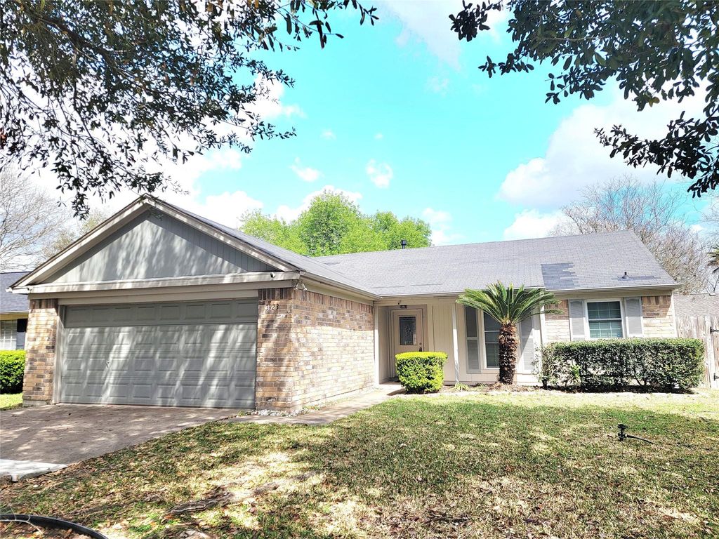 3923 Issacks Way, Sugar Land, TX 77479