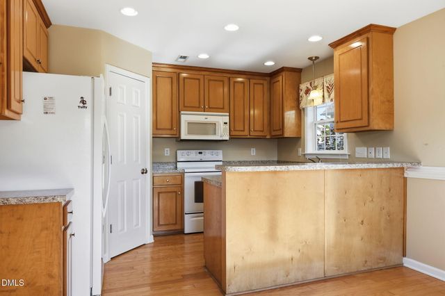 488 Pinecroft Drive, Clayton, NC 27520