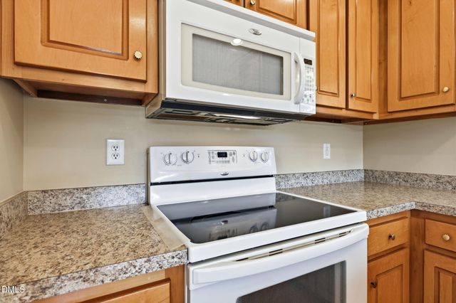 488 Pinecroft Drive, Clayton, NC 27520