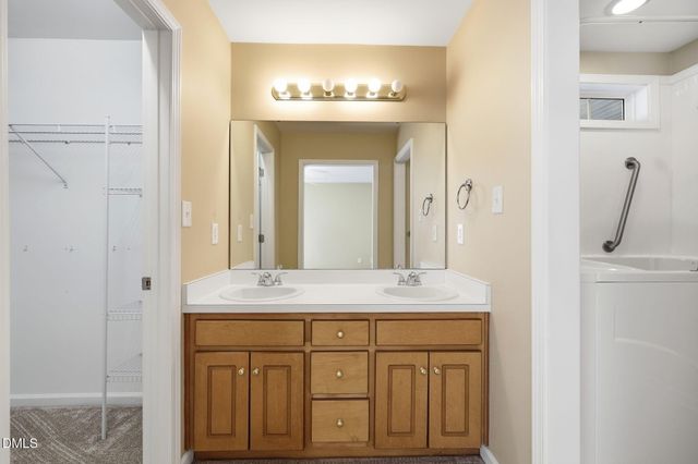 488 Pinecroft Drive, Clayton, NC 27520