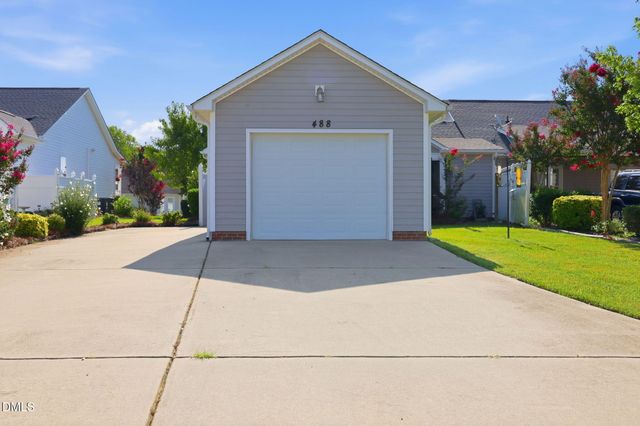 488 Pinecroft Drive, Clayton, NC 27520