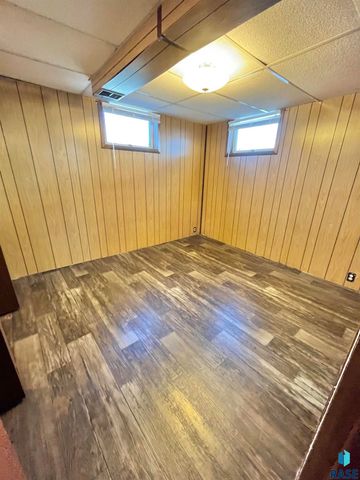 3909 S Glendale Ave Avenue, Sioux Falls, SD 57105