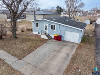 3909 S Glendale Ave Avenue, Sioux Falls, SD 57105
