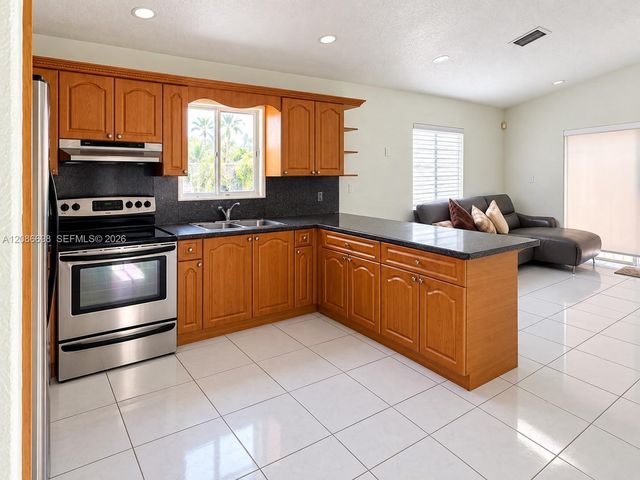 8010 NW 186th Terrace, Hialeah, FL 33015