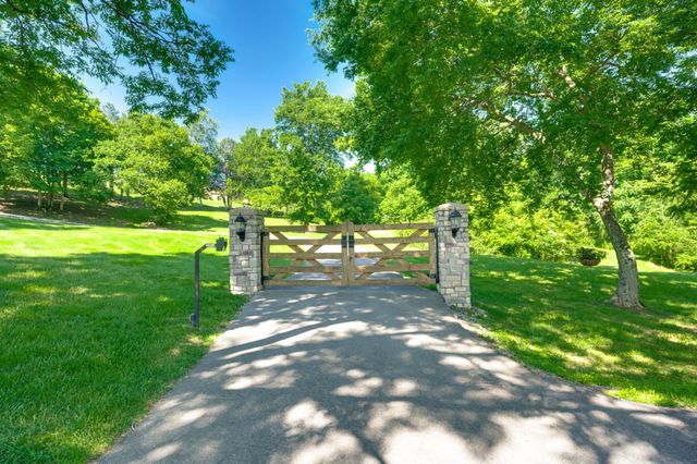 1397 Westfield Rd, Dickson, TN 37055