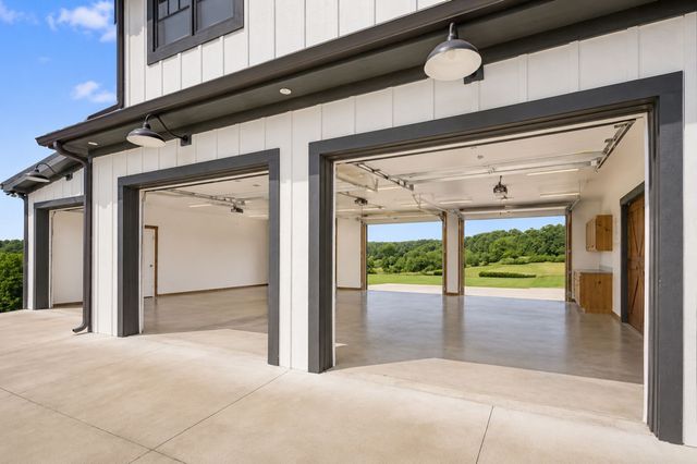 1397 Westfield Rd, Dickson, TN 37055