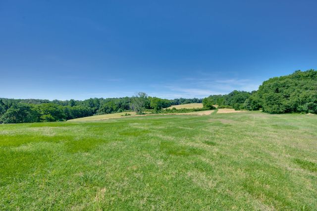 1397 Westfield Rd, Dickson, TN 37055