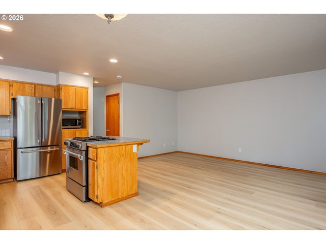10905 Se HENDERSON St, Portland, OR 97266