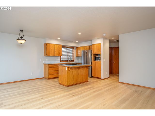 10905 Se HENDERSON St, Portland, OR 97266