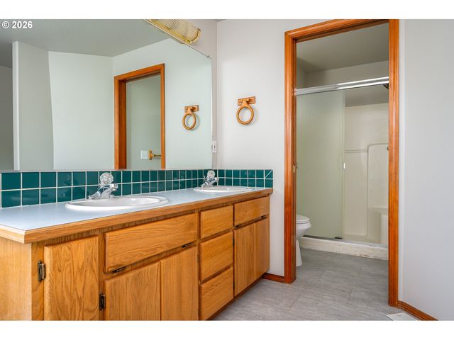 10905 Se HENDERSON St, Portland, OR 97266
