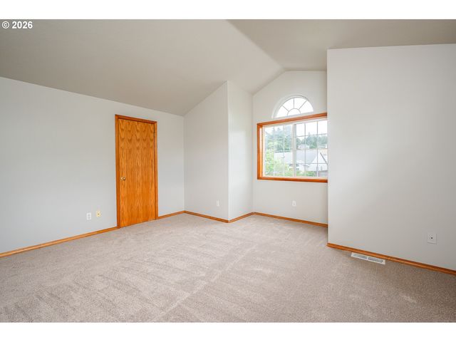 10905 Se HENDERSON St, Portland, OR 97266