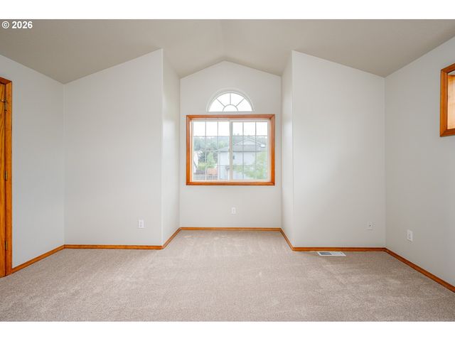 10905 Se HENDERSON St, Portland, OR 97266