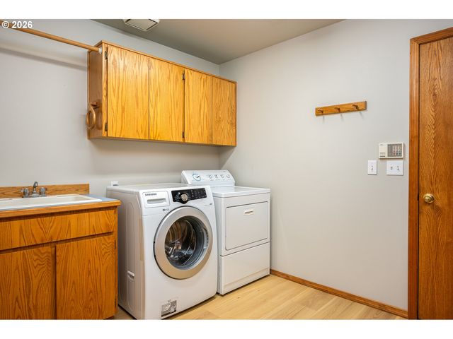 10905 Se HENDERSON St, Portland, OR 97266
