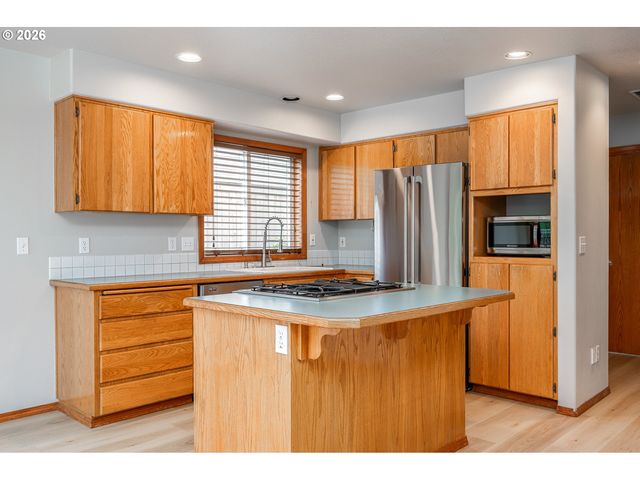 10905 Se HENDERSON St, Portland, OR 97266