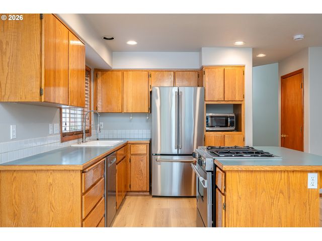 10905 Se HENDERSON St, Portland, OR 97266