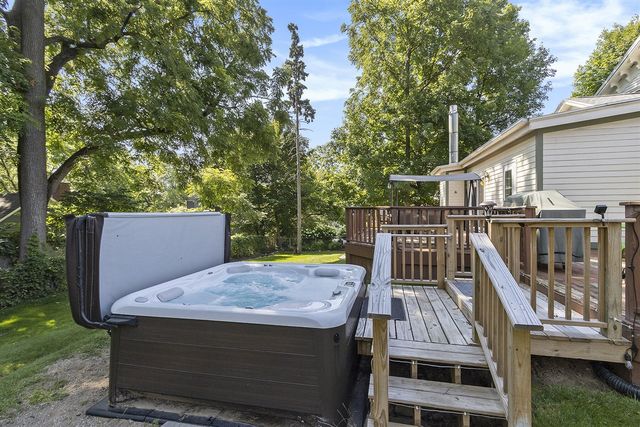 320 N Division Street, Marshall, MI 49068