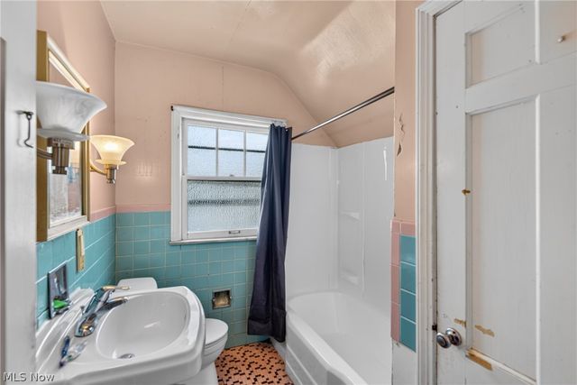 4724 Green Road, Warrensville Heights, OH 44128