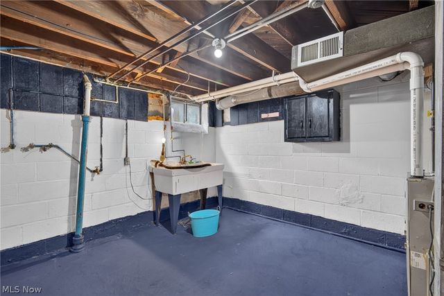 4724 Green Road, Warrensville Heights, OH 44128