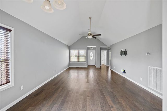 1689 Taurus Farm Rd, Lafayette, TN 37083