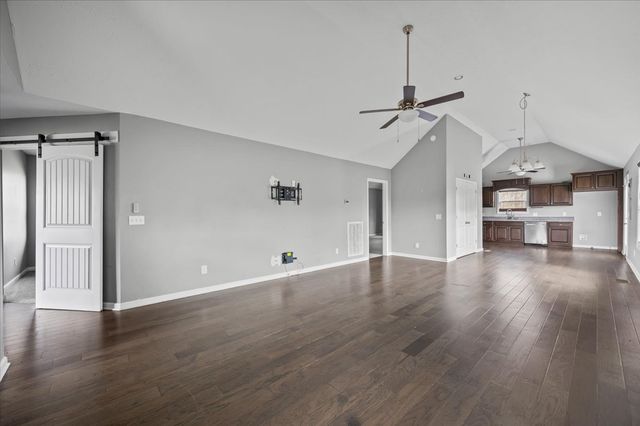 1689 Taurus Farm Rd, Lafayette, TN 37083
