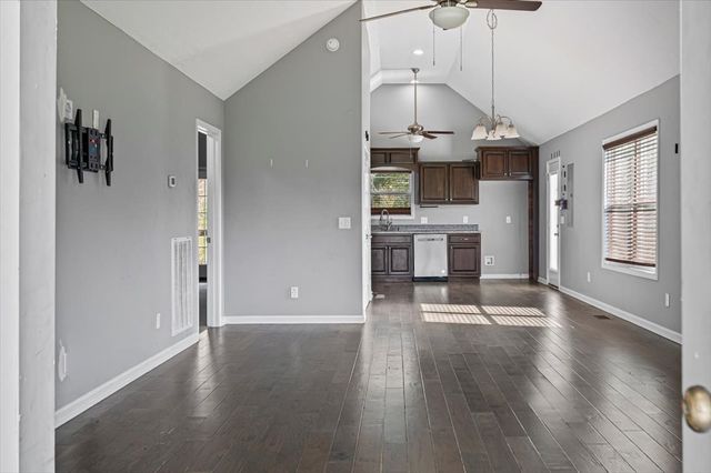 1689 Taurus Farm Rd, Lafayette, TN 37083