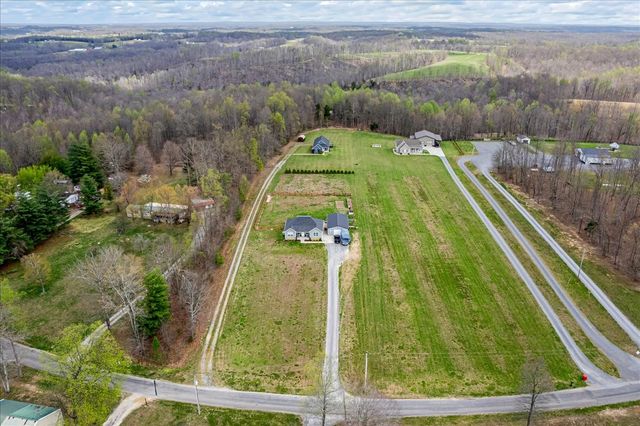 1689 Taurus Farm Rd, Lafayette, TN 37083