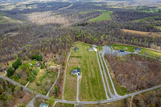 1689 Taurus Farm Rd, Lafayette, TN 37083