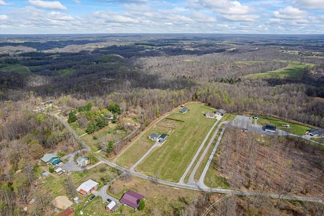 1689 Taurus Farm Rd, Lafayette, TN 37083