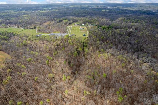 1689 Taurus Farm Rd, Lafayette, TN 37083