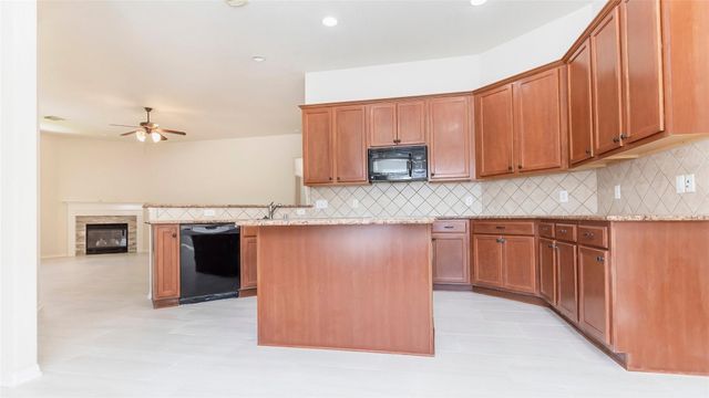 7003 Kendall Lake Court, Richmond, TX 77407