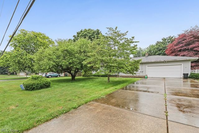 5260 Huckleberry Street NW, North Canton, OH 44720