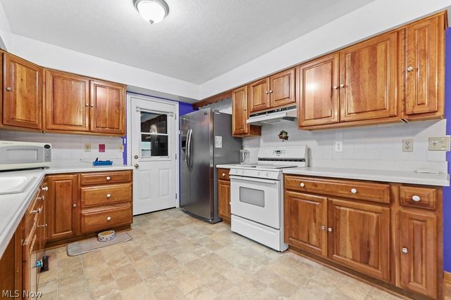 5260 Huckleberry Street NW, North Canton, OH 44720