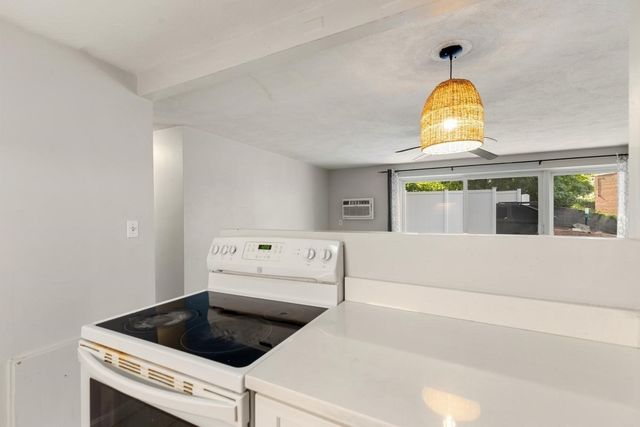 31 Jones Ter 6, Stoughton, MA 02072