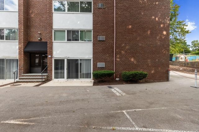 31 Jones Ter 6, Stoughton, MA 02072