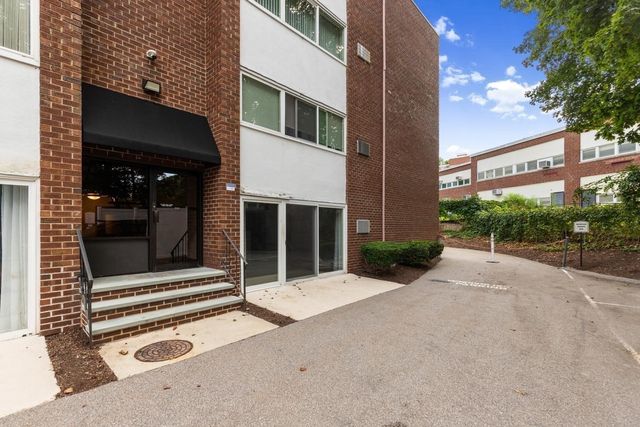 31 Jones Ter 6, Stoughton, MA 02072