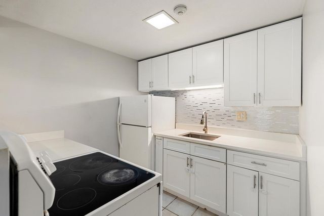 31 Jones Ter 6, Stoughton, MA 02072