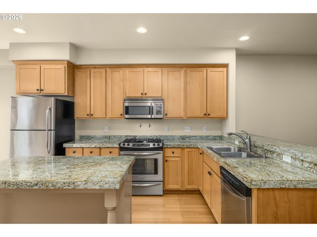 1912 Ne 48TH Way, Hillsboro, OR 97124